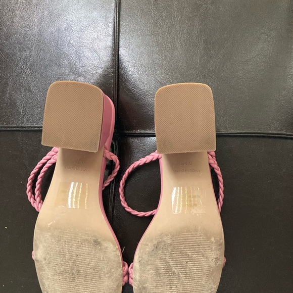 STEVE MADDEN VERY PRETTY PINK SHOES. Worn Only Once. - Picture 3 of 4